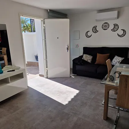 House Totally Refurbished In 2024, Terrace In Front Of The Sea, 1 Min Walk To The Beach, Aircon, Wifi * Alicante
