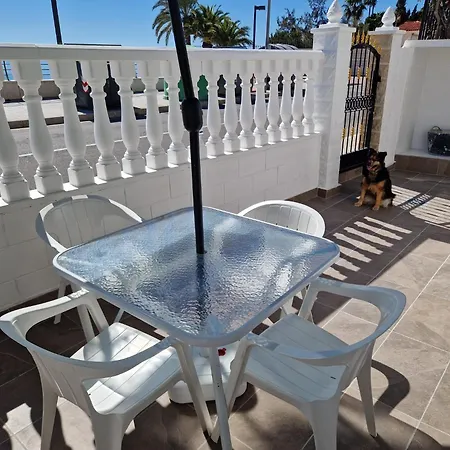 Casa de Férias House Totally Refurbished In 2024, Terrace In Front Of The Sea, 1 Min Walk To The Beach, Aircon, Wifi