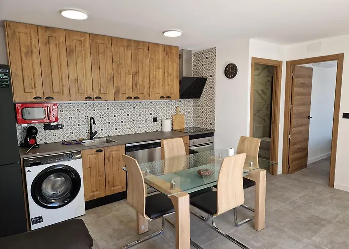 House Totally Refurbished In 2024, Terrace In Front Of The Sea, 1 Min Walk To The Beach, Aircon, Wifi *