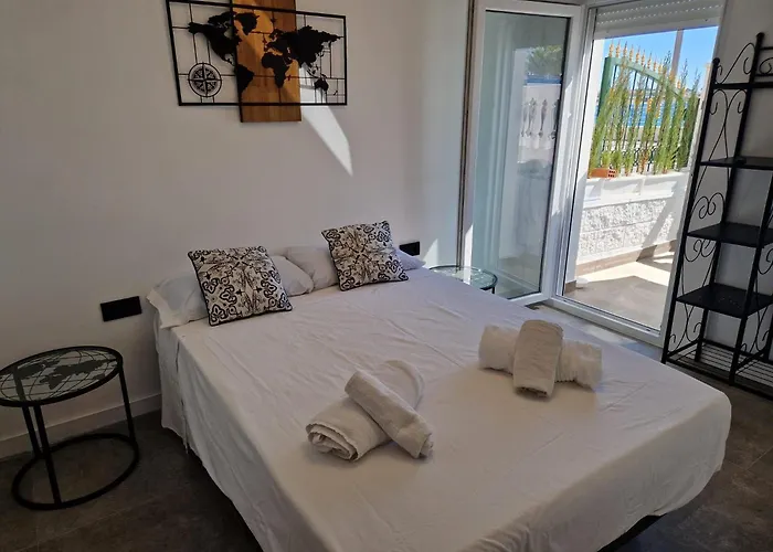 別荘 House Totally Refurbished In 2024, Terrace In Front Of The Sea, 1 Min Walk To The Beach, Aircon, Wifi アリカンテ