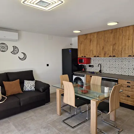 Holiday home House Totally Refurbished In 2024, Terrace In Front Of The Sea, 1 Min Walk To The Beach, Aircon, Wifi Alicante
