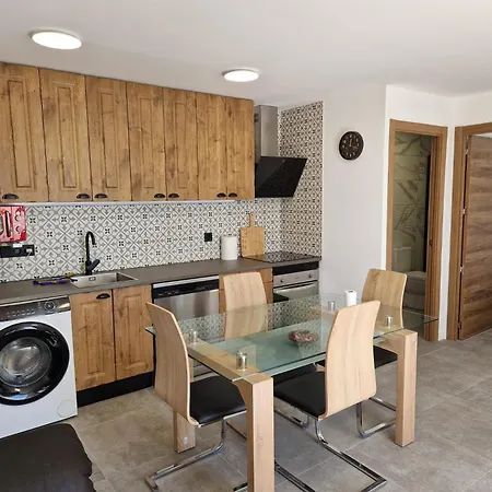House Totally Refurbished In 2024, Terrace In Front Of The Sea, 1 Min Walk To The Beach, Aircon, Wifi *