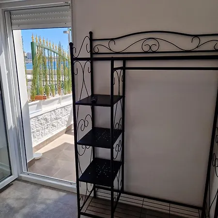 House Totally Refurbished In 2024, Terrace In Front Of The Sea, 1 Min Walk To The Beach, Aircon, Wifi Alicante