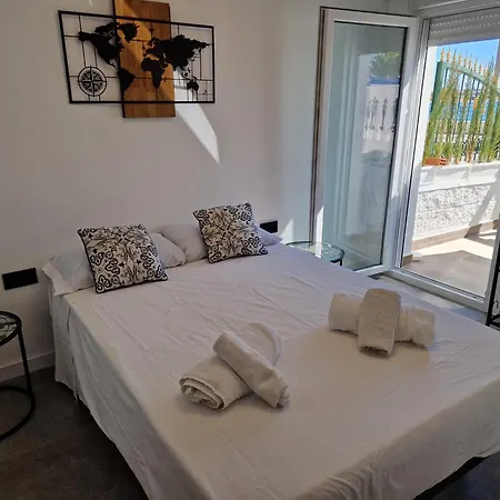 Holiday home House Totally Refurbished In 2024, Terrace In Front Of The Sea, 1 Min Walk To The Beach, Aircon, Wifi Alicante