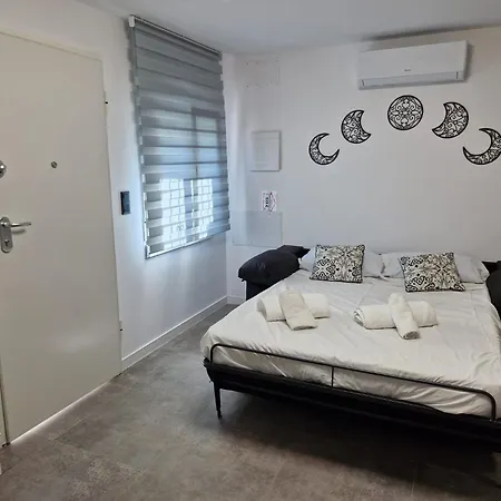 House Totally Refurbished In 2024, Terrace In Front Of The Sea, 1 Min Walk To The Beach, Aircon, Wifi * Alicante