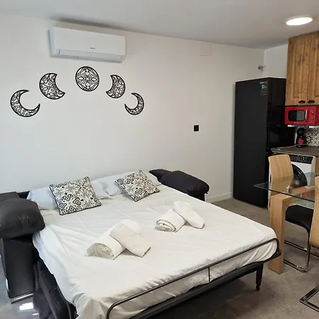 House Totally Refurbished In 2024, Terrace In Front Of The Sea, 1 Min Walk To The Beach, Aircon, Wifi Holiday home