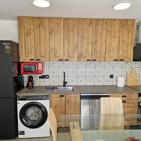 House Totally Refurbished In 2024, Terrace In Front Of The Sea, 1 Min Walk To The Beach, Aircon, Wifi *