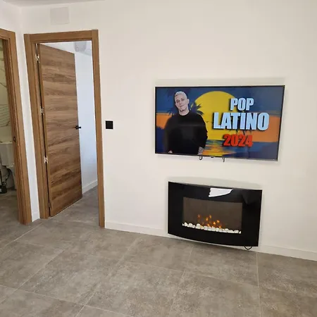 House Totally Refurbished In 2024, Terrace In Front Of The Sea, 1 Min Walk To The Beach, Aircon, Wifi Alicante