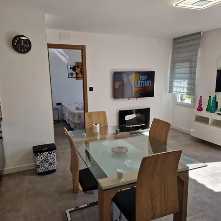 House Totally Refurbished In 2024, Terrace In Front Of The Sea, 1 Min Walk To The Beach, Aircon, Wifi Alicante